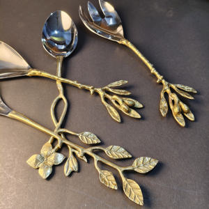 Juego de Cubiertos Botánico de 4 Piezas Inspirado en la Naturaleza con Mangos Esculpidos en Oro con Diseño de Hojas y Enredaderas y Cabezas Plateadas Pulidas - Product Image 6