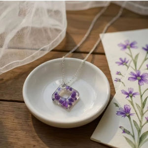 Collar de Corazón de Resina Crystal Love, Colgante de Corazón Eterno de Resina, Collar Romántico con Dije de Corazón de Resina, Artesanía de Resina - Product Image 1