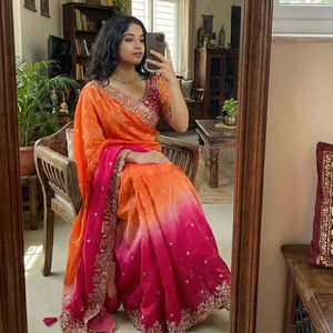 Tela Fendi Sartin de aspecto lujoso, muy suave y elegante, con hermoso bordado de lentejuelas de 3 mm y borde elaborado con butis. - Product Image 1