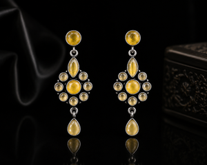 Boucles d'oreilles pendantes vintage en argent oxydé avec motif floral en onyx |   Bijoux de mode ethniques indiens pour femmes |   Fournisseur en gros - Product Image 4