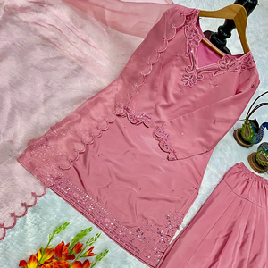 Nouvelle tenue de soirée de créateur : haut et salwar Farsi. Avec un dupatta élégant et des broderies - Product Image 1