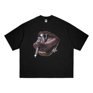 T-shirt noir oversize avec imprimé lèvres et ongles, streetwear homme, manches courtes, col rond, jersey en coton, tee-shirt graphique - Product Image 1