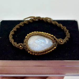 กำไลข้อมือทำมือชุบเงินประดับลูกปัดขอบหินธรรมชาติ ปรับขนาดได้ สไตล์วินเทจ ของขวัญ ขายส่ง - Product Image 1