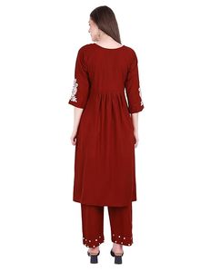 Conjunto de Kurta SAZU Maroon Nayra-Cut para Mujer en Mezcla de Algodón Suave, Kurti Bordado en Línea A, Pantalones Rectos, Conjunto Étnico Elegante - Product Image 2