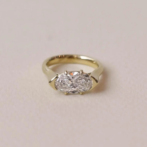 Anillo de Oro con Diamante Ovalado de 2 Quilates Cultivado en Laboratorio, con Garras, Estilo Clásico, Joyería para Mujer - Product Image 1