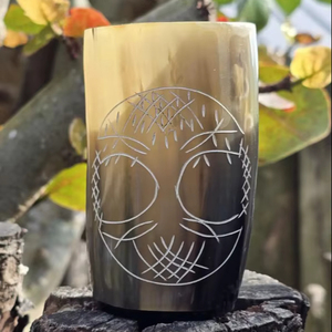 Objet d'ameublement de luxe unique, fait main, en corne naturelle et verre, écologique, de haute qualité, durable, idéal comme cadeau. - Product Image 1