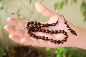 Chapelet artisanal en bois de rose écologique poli pour la prière religieuse, Tasbih pour la prière islamique quotidienne, Zikr, Dhikr, Maison - Product Image 2