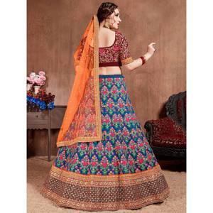 Lehenga Choli de mariée en soie de mûrier bleu marine brodé avec dupatta - Product Image 5