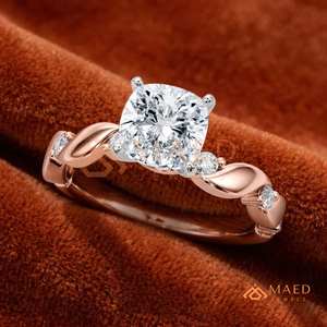 Bague en or rose 18 carats plaqué or avec diamant taille coussin – Solitaire délicat feuille et bourgeon pour anniversaire - Product Image 3