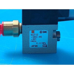 Válvula Solenoide de 3 Puertos SMC NVZ110 NVZ110-5MZ2-M5-X51, Usada, Piezas de Equipos Semiconductores Legacy - Product Image 2