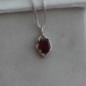 Pendentif vintage en pierre rouge grenat antique, fait main, plaqué argent, multi-pierres, élégant cadeau pour femme, bijoux - Product Image 3