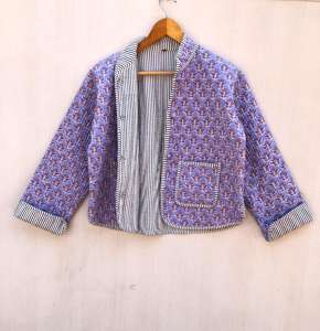 Chaqueta Acolchada de Algodón Reversible Hecha a Mano en Jaipur con Estampado Kantha Sanganeri y Bordado para Mujer, Transpirable para Otoño e Invierno - Product Image 1