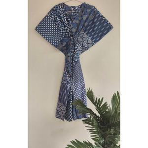 Vestido Kaftan Bohemio Azul Marino con Estampado Floral y Múltiples Diseños, Cuello en V, Corte Holgado para Mujer, Vestido Maxi de Algodón para Vacaciones - Product Image 3