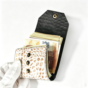 กระเป๋าสตางค์หนังแท้ลายนูน Croco ยี่ห้อ Castello รุ่นบางยาว พร้อมคลิปหนีบเงินแม่เหล็ก กระเป๋าสตางค์หรูสำหรับผู้ชาย สั่งทำโลโก้ได้ - Product Image 4