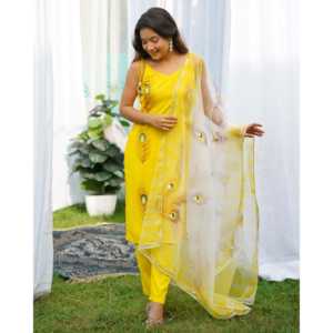 Ensemble de costume en mousseline de soie jaune décontracté Morpankh disponible en taille XS - Product Image 2