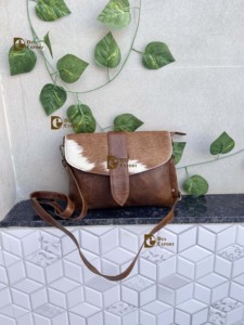 Sac à bandoulière en cuir de vachette style unique, sac à main élégant en fourrure, sac à bandoulière occidental très tendance pour femme - Product Image 4