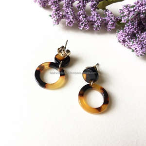 Vente chaude Boucles d'oreilles en corne de boeuf pour femmes Bijoux de mode Boucles d'oreilles en corne de buffle Bijoux par Falak World Export - Product Image 1