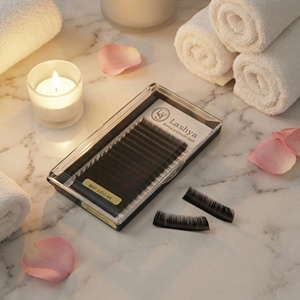 [Lashya] Extensions de cils professionnelles russes pour un look volumineux et des cils individuels synthétiques ultra doux - Product Image 1