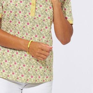 Camiseta polo sublimada para mujer, precio asequible, fabricada en fábrica, calidad premium, corte ajustado, cuello vuelto. - Product Image 4