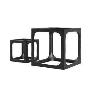 Ensemble de deux sculptures carrées en aluminium tendance à vendre Sculpture en métal au design unique pour la décoration de la maison, du salon et du bureau - Product Image 1