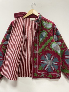 Chaqueta de terciopelo rojo con bordado floral, cuello alto, manga larga, bordado a mano, ropa cálida de invierno, estilo casual - Product Image 3