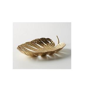 Magnifique plat de service en aluminium en forme de feuille pour une présentation élégante de la table festive lors d'occasions spéciales - Product Image 2