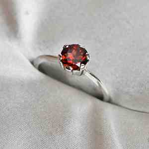 Anillo de Boda Elegante de Plata de Ley 925 con Tres Piedras de Granate Natural, Regalo de Piedra de Nacimiento de Enero para Mujer - Product Image 3