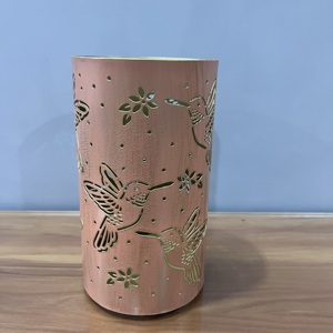 Farol de Hierro de Diseño Artesanal con Recortes de Colibrí y Flores, Modelo L799, para Decoración del Hogar - Product Image 1
