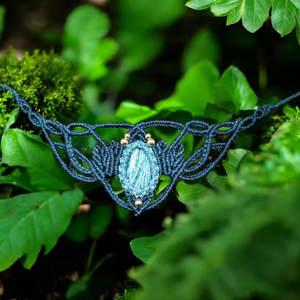 Collier en macramé fait main, pendentif en pierre bleue bohème, cordon bleu marine réglable, bijoux en pierres précieuses, artisanal - Product Image 3