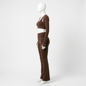 Ensemble de yoga marron uni pour femme : Crop top sans manches et leggings évasés taille mi-haute – Tenue de sport deux pièces pour gym et fitness - Product Image 2