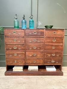 Commode antique multi-tiroirs en bois massif rustique, armoire d'apothicaire vintage, commode de rangement pour mercerie, buffet de rangement de style ferme - Product Image 3