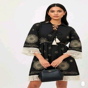 Robe classique Maddi pour femme en mélange acrylique, coupe fourreau, en crêpe et dentelle, sexy, à bonnets couvrants légèrement rembourrés, sans armatures, séchage rapide, teinte fil, AD - Product Image 1