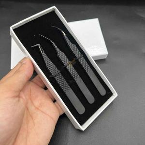 Vente en gros de nouvelles pinces à cils professionnelles à poignée diamantée avec logo personnalisé pince à cils en acier durable tout noir - Product Image 1