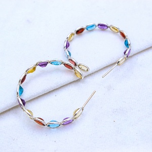 ต่างหูเงินแท้ 925 ประดับพลอยธรรมชาติรูปไข่หลายเม็ดแบบเปิดวงกลม Memoria Jewels ขายส่ง - Product Image 1
