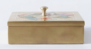 Caja de Recuerdos de Latón Hecha a Mano con Motivo de Pavo Real, Arte Meenakari, Caja Decorativa con Compartimentos, Organizador Multiusos Elegante y de Lujo - Product Image 3