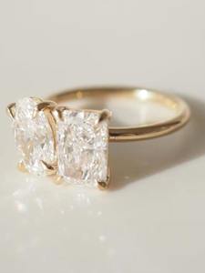 Anillo de Diamantes de Lujo de 4 Quilates en Forma Radiante y Ovalada, Anillo de Compromiso y Aniversario de Boda con Moissanita Toi Et Moi para Ella - Product Image 4