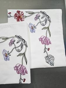 Almohada bordada temática de primavera. Lleva la primavera a tu habitación. - Product Image 4