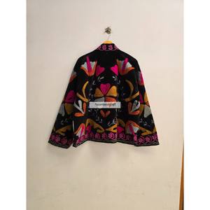 Chaqueta de Terciopelo con Bordado Floral, Chaqueta Corta Unisex Hecha a Mano, Chaqueta Suzani Uzbeka con Forro Interior de Algodón, Abrigo para Mujer - Product Image 6