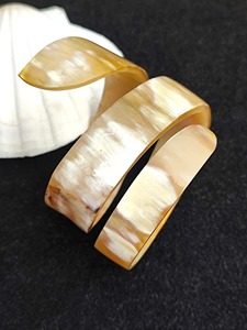 Brazalete de cuerno de búfalo hecho a mano, brazalete pulido de cuerno para mujer, estilo natural, ecológico, color natural con tamaño personalizado - Product Image 5