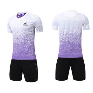 Uniforme de Fútbol Profesional para Equipos con Tela de Fácil Cuidado y Diseño de Ajuste Perfecto para Juego Masculino - Product Image 1