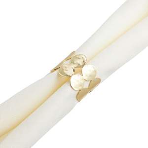 Anillo de servilleta de metal de primera calidad diseñado para una presentación elegante de servilletas de tela. - Product Image 5