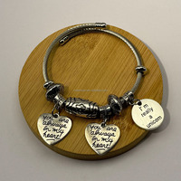 Bracelet à breloques exclusif fait à la main en acier inoxydable inspiré de la mode offrant une harmonie d'espoir-Design unique disponible uniquement dans notre magasin