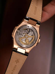 นาฬิกาข้อมือผู้ชาย Alexander Ferros รุ่น 6122R-08 สายหนัง หน้าปัดกลม ขนาด 42.5 มม. ตัวเรือนสแตนเลสสตีล ระบบอัตโนมัติ สายรัดแบบหัวเข็มขัด  หน้าปัดแซฟไฟร์ กันน้ำได้ - Product Image 5