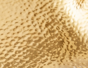 Bol en métal doré martelé fait main avec bord ondulé, design élégant et poli, idéal pour servir des aliments lors de fêtes, centre de table décoratif - Product Image 2