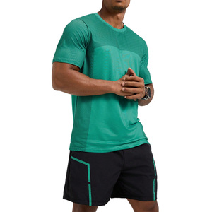 Tenue de football athlétique personnalisée : Maillot et short imprimés pour équipe, séchage rapide, protection UV, idéal pour les tournois et l'entraînement en club en été - Product Image 1