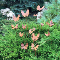 Décoration de jardin extérieure en métal patiné : Sculpture florale rustique pour cour et jardin
