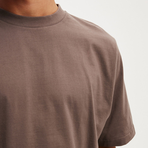 เสื้อยืดคอกลมทรงบ็อกซ์โอเวอร์ไซส์ แขนสั้น ผ้าฝ้าย 100% ระบายอากาศได้ดี สำหรับผู้ชาย แบบเรียบ ไม่มีลาย - Product Image 6