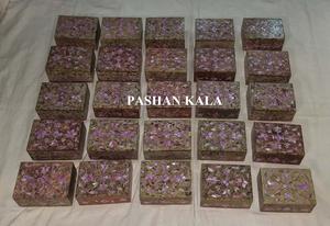 Boîtes à bijoux rectangulaires faites à la main en pierre ollaire naturelle avec incrustation de nacre à motif floral pour la décoration et les cadeaux - Product Image 5