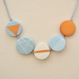 Collar de Cuentas de Resina y Madera Hecho a Mano por Diseñadores de RR Enterprises India, Accesorio de Moda para Mujeres y Niñas, Ideal para Regalo - Product Image 5