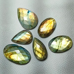 ลาบราดอไรต์สีเหลืองเขียว รูปทรงผสม หลายเหลี่ยม แบบคาโบชอง พลอยหลวม ชุดอัญมณีหลังแบน สำหรับงานออกแบบเครื่องประดับ - Product Image 5